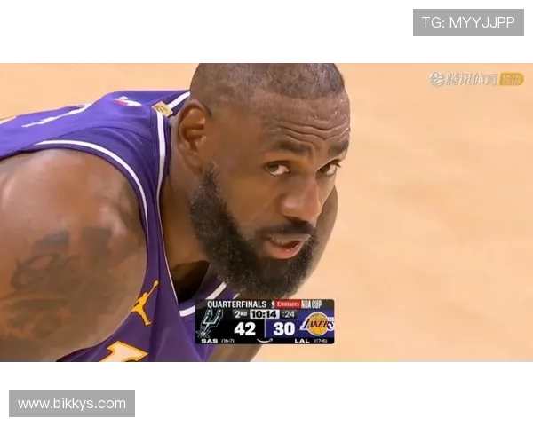 詹姆斯赛场再现震撼时刻全网刷屏球迷热议不断