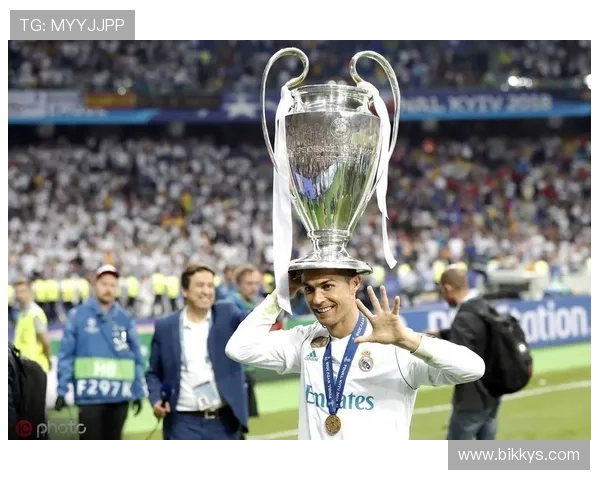 40岁C罗国家队第3冠泪洒赛场跪地仰天长啸见证传奇加冕一夜